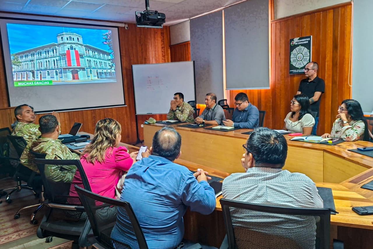 Reunión Muni Maynas y Ejército del Perú por Zona Monumental de Iquitos